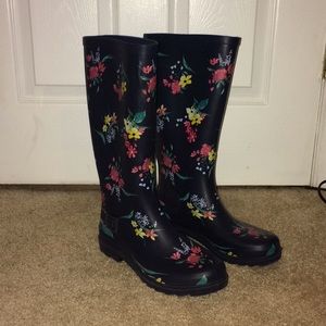 Navy floral rain boots size 8